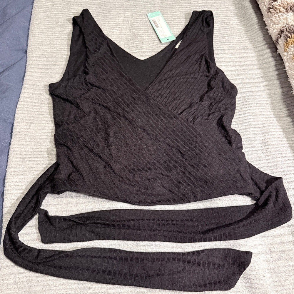Dee Elly Callista Sleeveless Ribbed Crop Wrap Top in Black Size Medium NWT - Picture 2 of 5